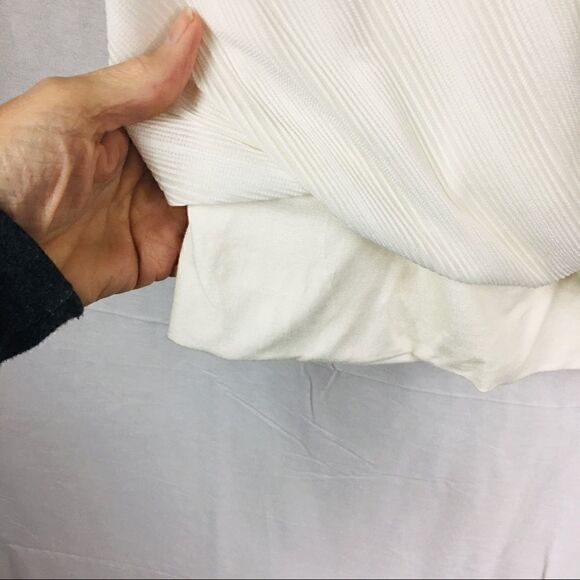 Cream colored ribbed tunic top B-Design XL 3/4 sleeved attached necklace - Picture 5 of 7